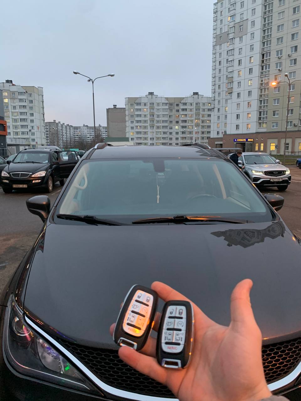 Крайслер Пацифика 2019 изготовление дубликата чип ключа зажигания Крайслер Пацифика 2019 изготовление дубликата чип ключа зажигания