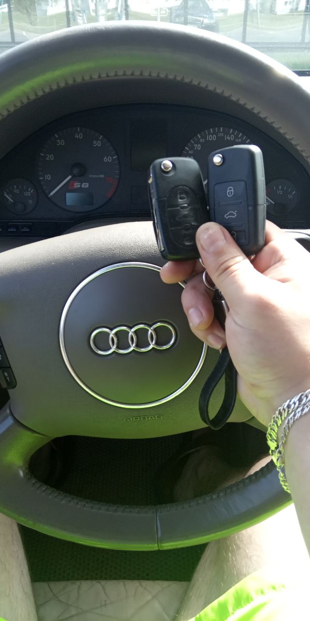 Ауди S8 изготовление дубликата чип ключа зажигания Ауди S8 изготовление дубликата чип ключа зажигания