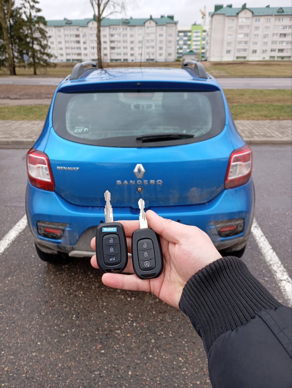 Рено Сандеро изготовление дубликата чип ключа зажигания Рено Сандеро изготовление дубликата чип ключа зажигания