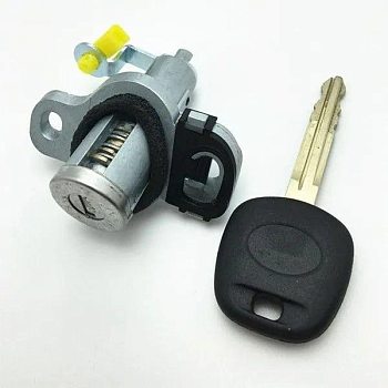 Ремонт замка Тойота Королла багажника