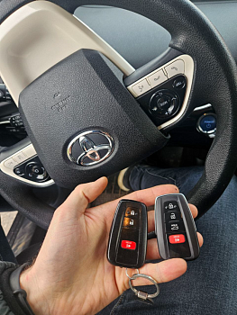 Тойота Приус изготовление дубликата чип ключа зажигания