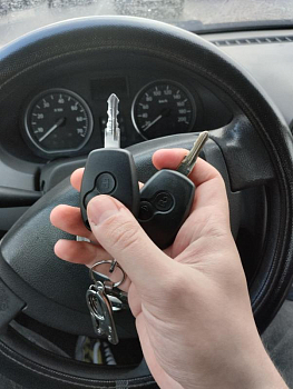 Рено Сандеро 2009 изготовление дубликата чип ключа зажигания