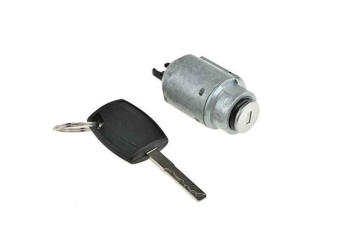 Ремонт замка Форд Фокус крышки двигателя