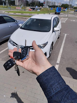 Тойота Аурис изготовление дубликата чип ключа зажигания