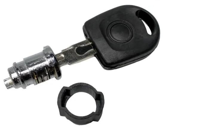 Ремонт замка авто Ауди Бардачка