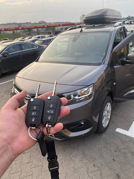 Тойота Проэйс Сити изготовление дубликата чип ключа зажигания